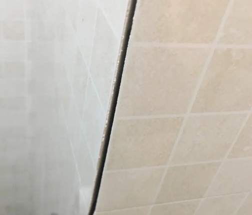 汉南瓷砖空鼓维修公司分享阳台瓷砖脱落的修复过程可以分为以下几个步骤