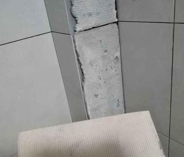 汉南瓷砖空鼓维修公司分享下厨房瓷砖脱落的补救措施。